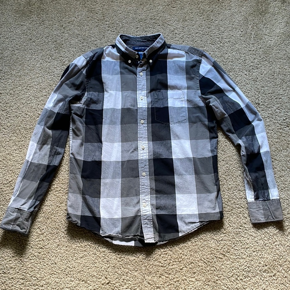 Old navy mens slim fit black white and gray Buffalo plaid button up size medium